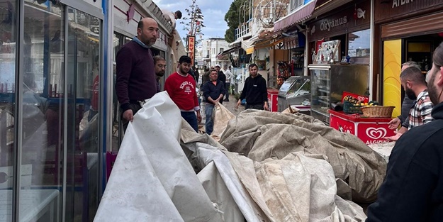 Fırtına çatıları uçurdu, camları kırdı