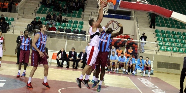 Fırtına deplasmanda esti