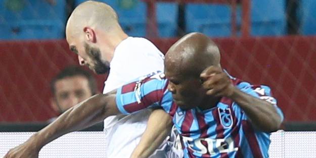 Fırtına, direğe takıldı!