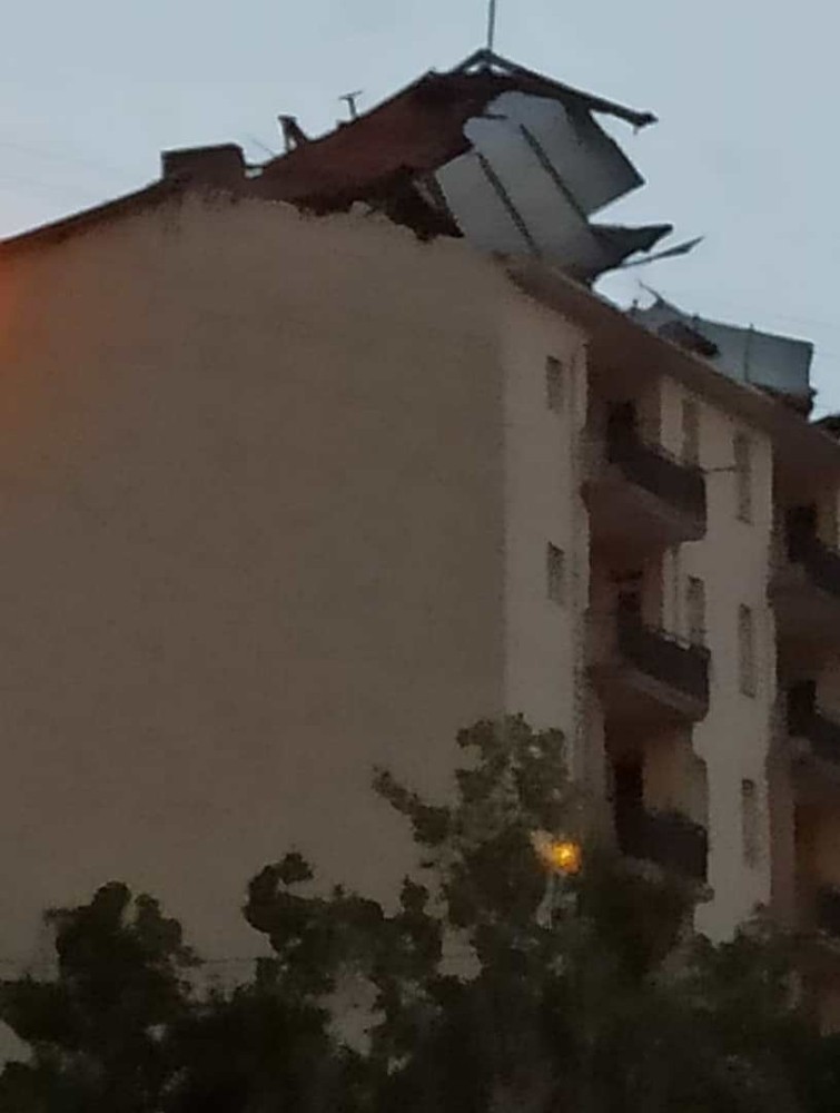 Fırtına emniyet çatısına zarar verdi 