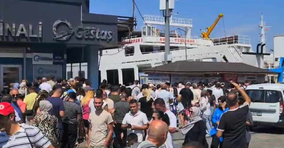 Fırtına gemi seferlerini iptal ettirdi