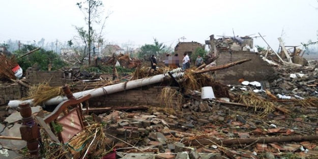 Fırtına kasıp kavurdu! 98 ölü, 800 yaralı