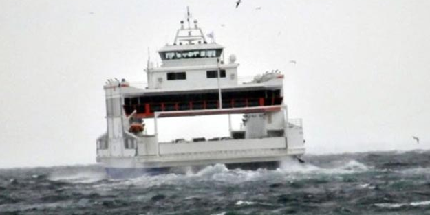 Fırtına Marmara'yı vurdu! Seferler iptal edildi
