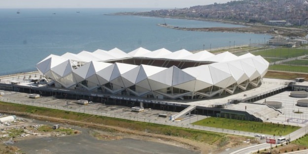 Fırtına stadı uçurdu! Görenler inanamadı