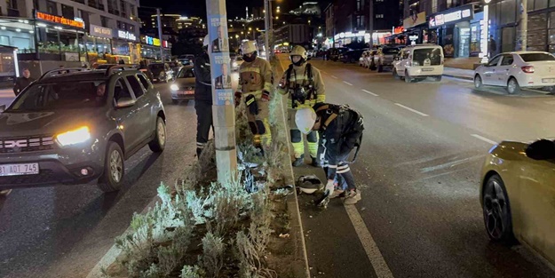 Fırtına vurdu, aydınlatma lambası alev aldı!