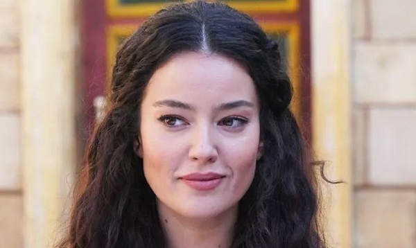 Firuze Türk kim? Firuze Türk kim oynuyor gerçekte kim oynuyor?