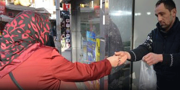 Fiyatı yarı yarıya düştü: Vatandaş poşet poşet alıyor