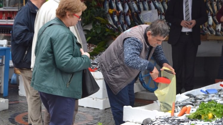 Fiyatlar düştü, vatandaş kapış kapış alıyor