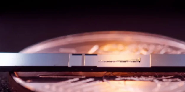 Fizikçiler Dünyanın En Küçük Parçacık Hızlandırıcısını Nasıl Yaptı?