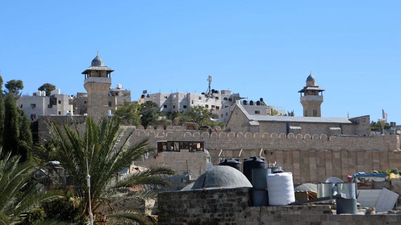 Katil İsrail, Harem-i İbrahim Camisini Müslümanlara yine kapattı! Sabah ezanları engelleniyordu