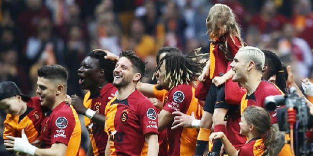 Flaş gelişme böyle duyuruldu... Galatasaray'a sürpriz sol bek!