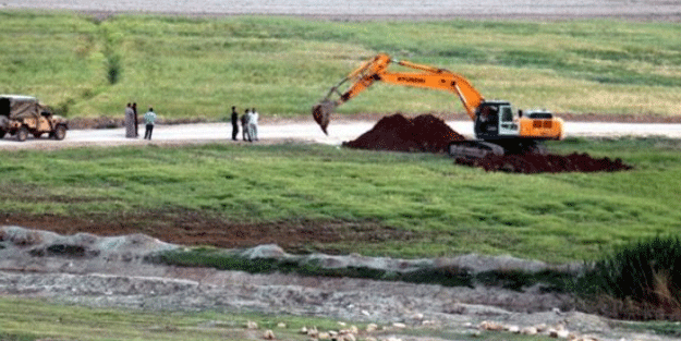 Sınırda hareketlilik! Mevziler kazılıyor...