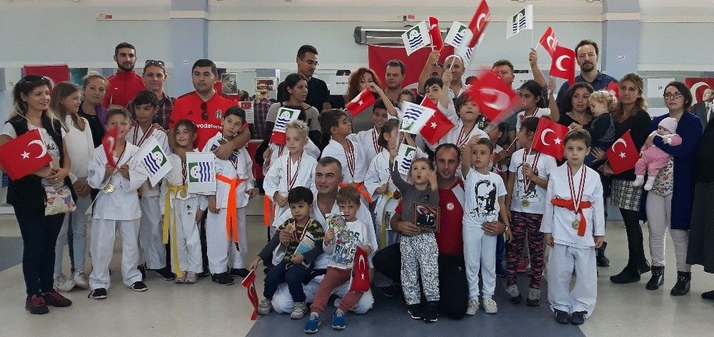 Foçalı sporcuların terfi sevinci