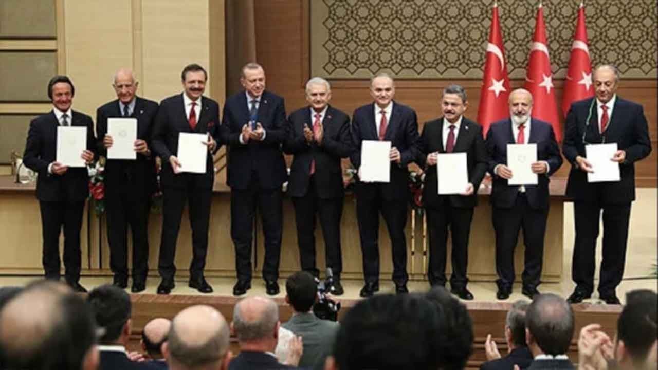 Fondaş Sözcü'den yerli ve milli gururumuz TOGG'a kalleş manşet! Batı sevdası gözlerini kör etti!