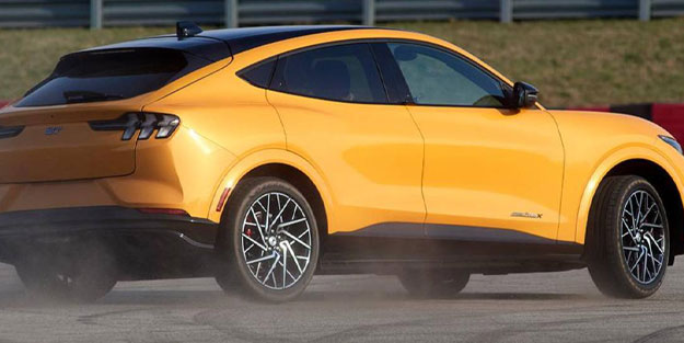 Ford efsanesi elektriklenip Türkiye'ye geldi! İşte fiyatı ve özellikleri