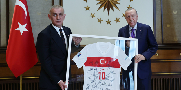 Formadaki unvan dikkat çekti! Hacıosmanoğlu, Başkan Erdoğan’ın huzurunda…