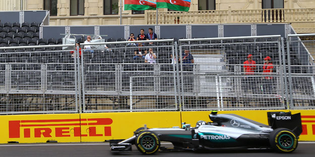 Azerbaycan'ın en hızlısı Hamilton oldu