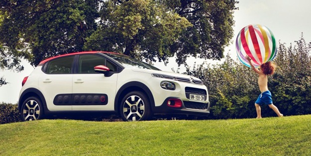 Fotoğraf çeken otomobil!