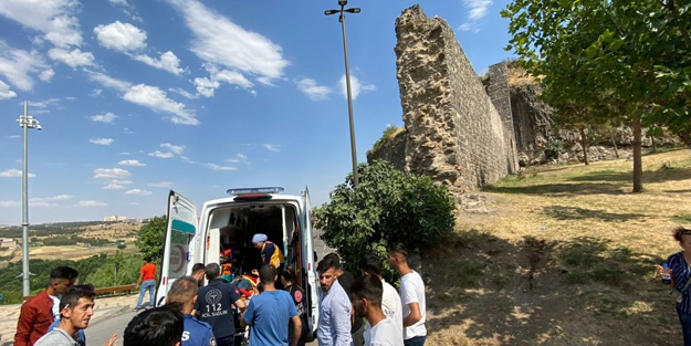 Fotoğraf çekerken tarihi surlardan düştü!
