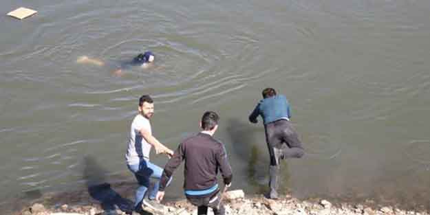 Fotoğraf çektirmek isterken nehre düştü!