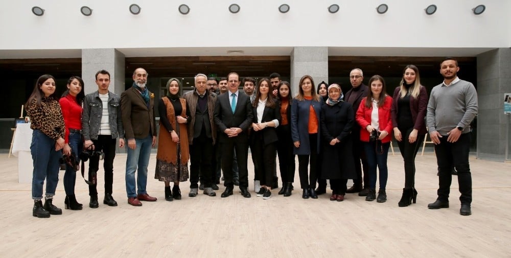 Fotoğrafçılık ve Kameramanlık Programı öğrencileri fotoğraf sergisi açtı 