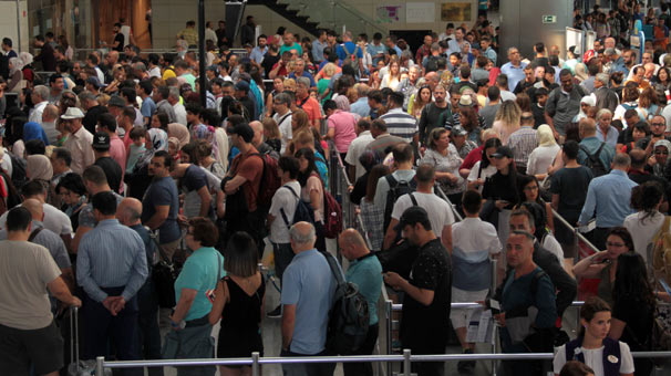 Fotoğraflar az önce geldi! Tüm zamanların rekoru kırılabilir… İğne atsan yere düşmez!