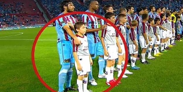 Fotoğraftaki çocuğa şimdi değer biçilemiyor!