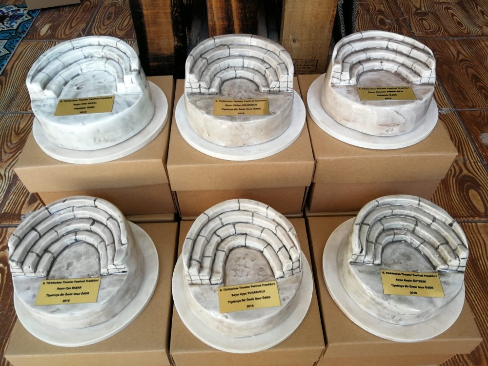 Frankfurt Türk Tiyatro Festivali ödülleri İznik’ten 