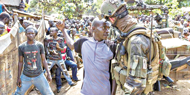 Fransa Afrika’yı sömürüyor