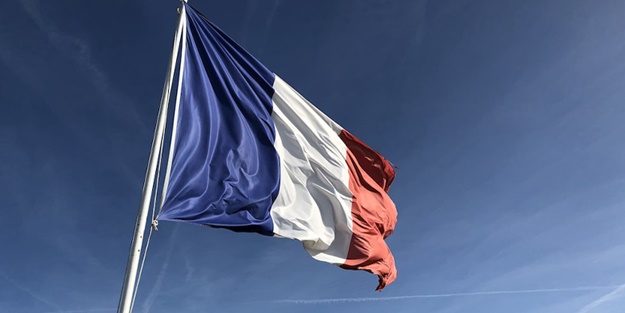 Fransa, Bakü Büyükelçisi'ni geri çağırdı