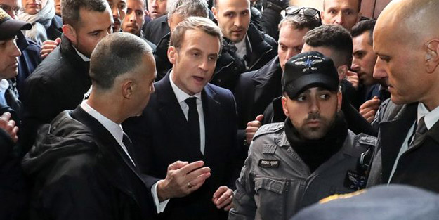 Fransa Cumhurbaşkanı Macron, Osmanlı hediyesi önünde İsrailli polisleri tartakladı