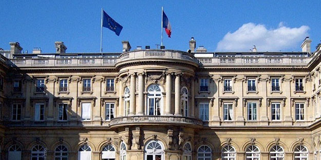 Fransa Dışişleri Bakanlığından ilginç istek! '3 ülkeden sanatçı davet etmeyin'