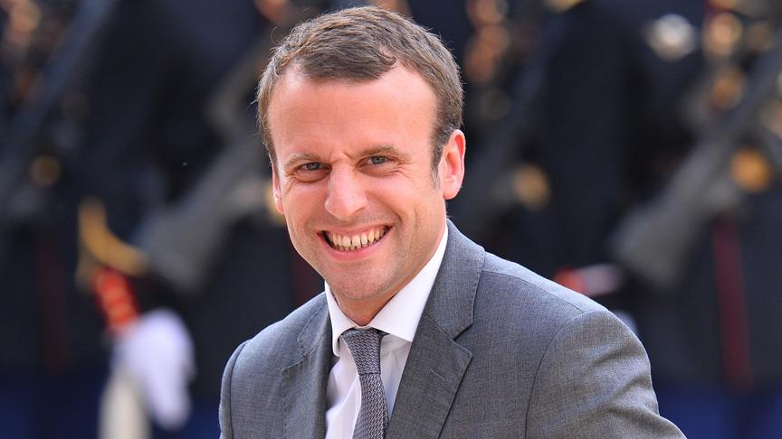 Fransa Ekonomi Bakanı Emmanuel Macron istifa etti
