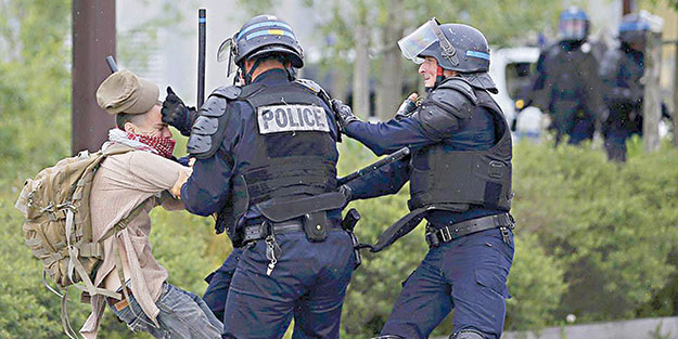 Fransa gerçek yüzünü gösterdi