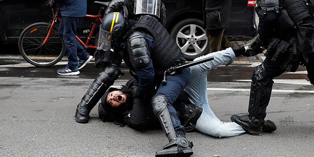 Fransa İçişleri Bakanı'ndan 'polis şiddeti' itirafı