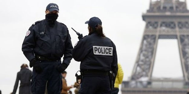 Fransa iyice azıttı! 3'ü Türk 4 çocuk saatlerce gözaltında tutuldu