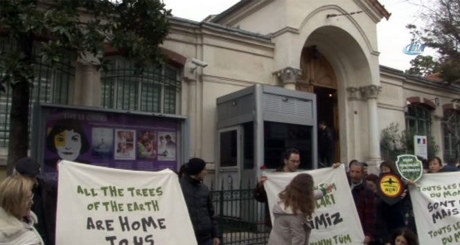 Fransa Konsolosluğu önünde havalimanı eylemi