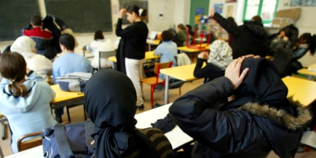 Fransa 'laiklik' bahanesiyle Müslümanlara yönelik yasakları artırıyor!