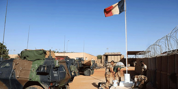 Fransa, Mali’deki son askeri üssünü kapattı