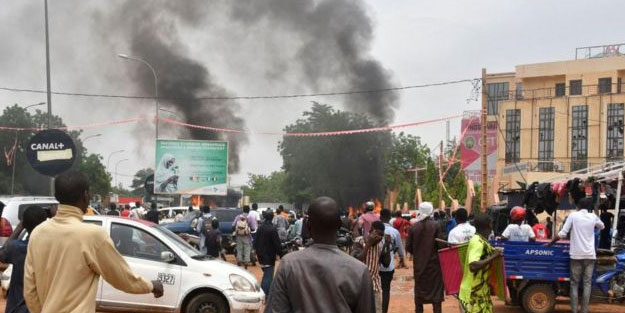 Fransa Nijer ile ipleri atma kararı aldı