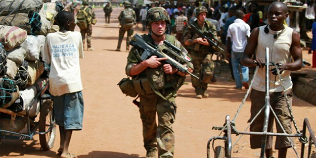 Fransa o ülkeden askerlerini çekiyor!