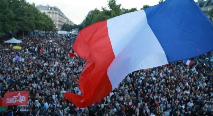 Fransa seçimlerinde şaşırtan sonuç! Sağ gösterip sol vurdular