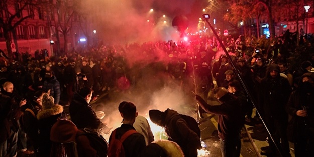 Fransa sokakları savaş alanına döndü