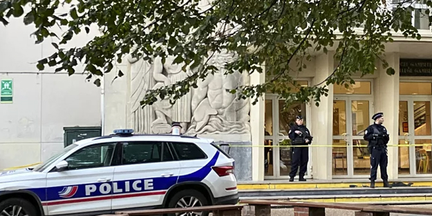 Fransa ülkesi kararı aldı! Okul saldırısı: Önlem almak için binlerce asker gönderecek! Terör alarmı ilan etti