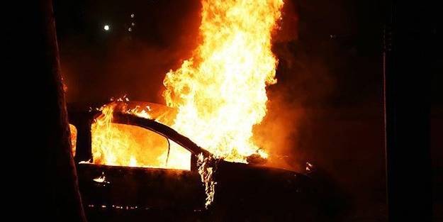 Fransa yeni yıla 'ateş' ile girdi! Yüzlercesi yakıldı