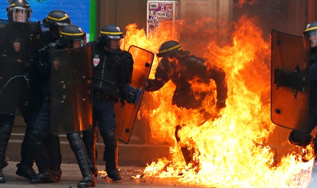 Fransa'da 170 bin kişi gösterilerde yürüdü