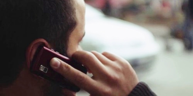 Fransa'da araçta telefon kullanma şartlarında değişiklik yapıldı