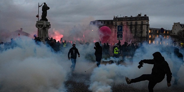 Fransa'da bakanlara flaş talimat: Ortalıkta görünmeyin