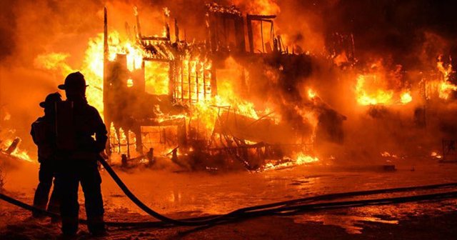 Fransa’da barda yangın: 13 ölü