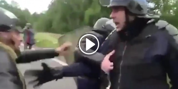 Fransa'da gazetecilere polis dayağı!